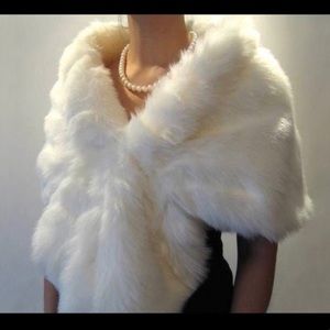 I vory faux fur wrap/stole/shawl/shrug